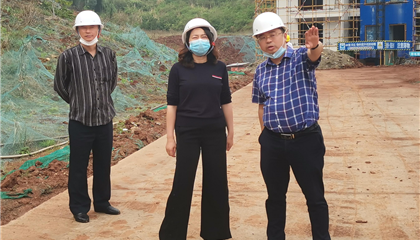 市國資委副主任張力到興學商務中心調(diào)研項目建設、疫情防控工作